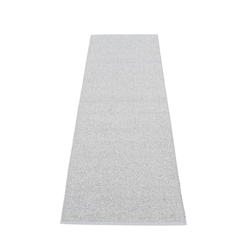 Grauer Kunststoffteppich "Svea" von Pappelina, 70x240 cm, für Innen- und Außenbereich, robust und pflegeleicht.